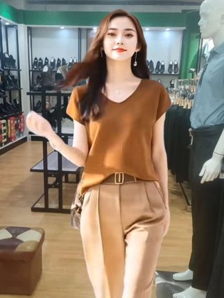 #创作灵感 #时尚气质穿搭 #哥弟阿玛施短袖T恤 #穿出自信穿出美丽 #时尚百搭