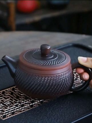 倒茶会像凤凰一样鸣叫的紫陶壶 代表好事发生 跳刀纹传统工艺 古法韵味 喝茶泡茶更有意境#紫陶壶#泡茶壶#凤鸣壶#茶壶#泡茶壶推荐