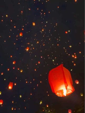 马上中秋节了,当然要跟好朋友一起放孔明灯啦#诸事顺利 #如愿 #中秋节 #孔明灯 #孔明灯许愿
