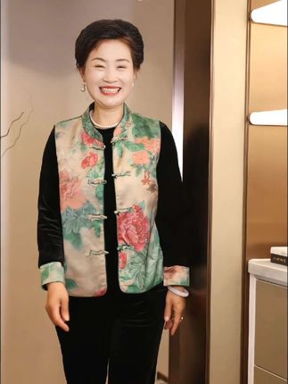#减龄气质 #时尚妈妈装 #中老年穿搭 #春秋新款 #新中式国风 丝绒三件套新款时尚减龄套装
