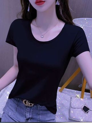 这个衣服穿到任何人面前、任何场合你都不会觉得突兀感,就是你可以日常逛街也可以在商务场合。#夏季穿搭 #短袖t恤 #谁穿谁好看 #百搭上衣 #百搭t恤