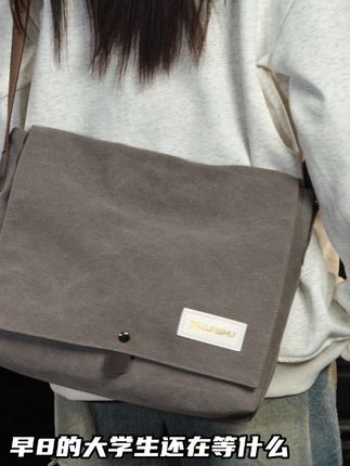 都说秋天适合思念,其实更适合见面#包包推荐 #包包 #包包种草 #潮包 #百搭包包