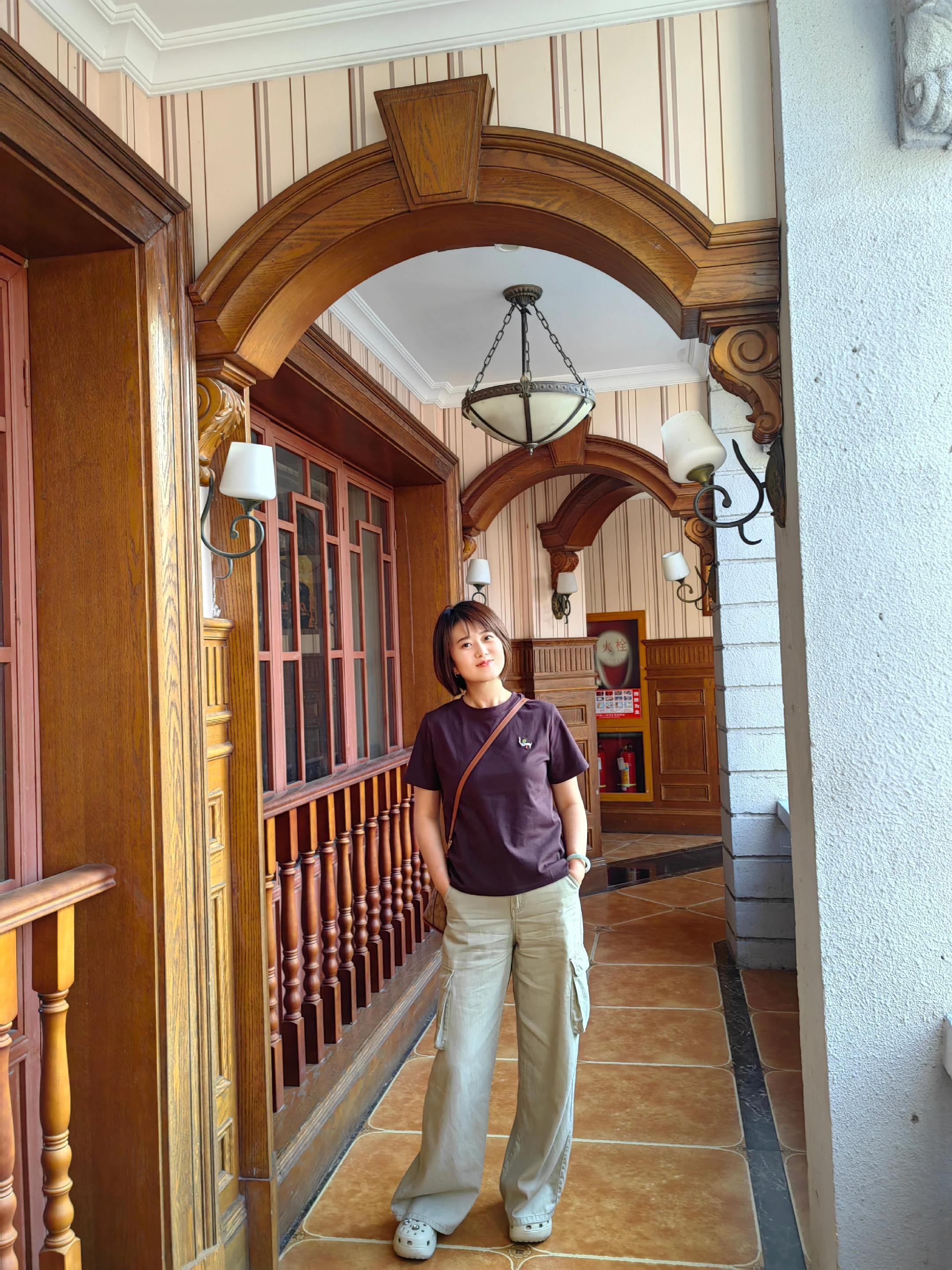 1982年,属狗。我很普通,但不影响我臭美,眼里有光,心中有爱,别人喜欢不喜欢不重要,我自己喜欢就行,春风十里,不如悦己#1982年的🐶 #加油#越来越好的自己 #微笑是最美的语言 #加油