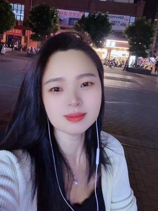可以为你脱下我的衣 但却不能嫁作你的妻 我不会怪你的身不由己 只怪我们没早点相遇