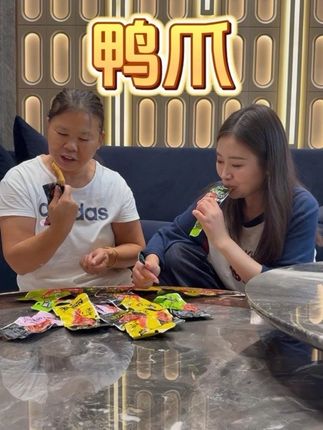 客家功夫龙岩泡鸭爪!鲜脆爽口吃一次就停不下来! 酸辣爽口的龙岩泡爪,3个口味辣的不辣的都有,#泡鸭爪 #解馋 #好吃到停不下来 #追剧小零食 #开袋即食