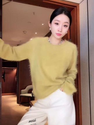 #针织衫 #秋冬穿搭 #毛衣 #服饰搭配 #冬季搭配 杨圣坤山羊绒拉绒慵懒宽松保暖圆领针织衫