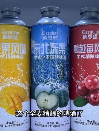 终于被我薅到了这个全麦精酿的啤酒了,这价就能到手三大瓶1L装的,有东北冻梨,芒果、蔓越莓三种口味,配料表也是嘎嘎干净,没有香精、色素,防腐剂,喜欢这个蔓越莓味的,开盖就能闻到浓郁的果香和麦芽香,气泡绵密细腻,喝一口瞬间爽到起飞,配上烧烤小龙虾贼过瘾,刷到有货赶紧囤#强烈推荐 #全麦啤酒 #超便宜超划算 #果酒微醺 #仙女都在喝什么