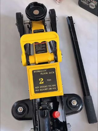 液压卧式千斤顶2吨汽车千斤顶换胎起重修车工具(颜色随机发)#液压卧式千斤顶 #千斤顶 #卧式千斤顶 #汽车千斤顶 #车用千斤顶