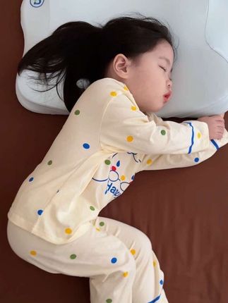 你可以真切的感觉到原来自己带大的孩子 感情真的不一样评论他对你浓厚的爱 和强烈的依赖就算你会吼他 偶尔情绪失控他还是会说爱你 你是他的第一选择他是你最大的成就 也是你人生重要的意义#我的女孩