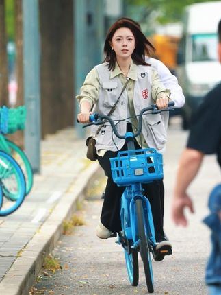 冲呀 骑手小迟 也是又骑上车了 #徐迟 #赵今麦 #无可替代 #电视剧无可替代