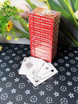 喜庆又养眼的红花瓷扑克;源头工厂直发、价格超实惠#是时候安排一下了 #扑克牌 #斗地主 #超便宜超划算
