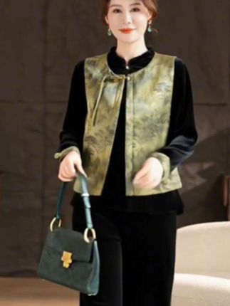 俞兆林妈妈春秋国风马甲2025新款中老年女新中式金丝绒套装三件套