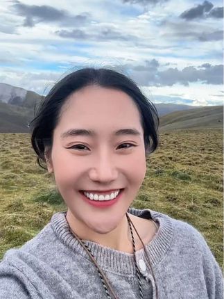 允许一起发生,你将无所畏惧。凡事发生皆有利于我。真正的内心强大不是对抗,而且接受世事无常,允许遗憾,允许愚蠢与短浅的存在,我允许别人不喜欢你,我也允许一切发生之后,你将变的柔软与轻松。生活无非就是见招拆招,你害怕的事如果发生,那也是解脱,会如释重负,然后找到继续前行的力量,成为更好的自己。#释怀#我是一个追梦的藏族女孩