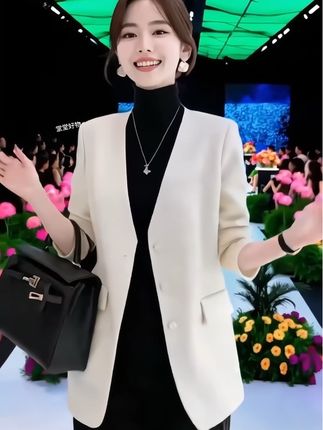 #早秋穿搭 #白色V领长袖西装外套#时尚洋气 #减龄气质 #时尚百搭