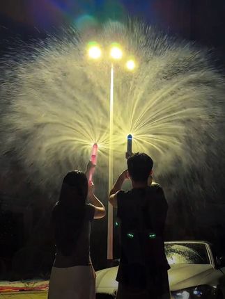 拍照神器,烟花水枪儿童玩具喷水大容量抽拉式散射水炮呲滋水枪#水枪 #烟花 #那些最美的瞬间 #水枪大战