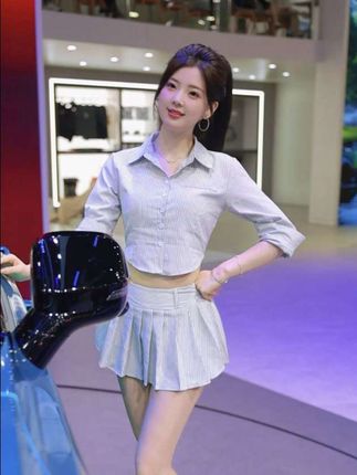 完美的春晓@春晓💗 #车模小姐姐 #大长腿 #超短裙 #车展现场 #美女