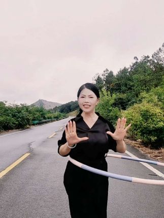 相貌平平,温暖不了谁的一生,也惊艳不了谁的岁月,做一个快乐的中年少女,只愿眼里有光,心中有爱,目光所及,皆是美好!#摇出小蛮腰