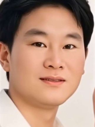 #即梦AI (商城加补)(抖in旗舰)V领打底衫秋装2025新款女装爆款长袖T恤设计感独特别致短款上衣@抖音电商
