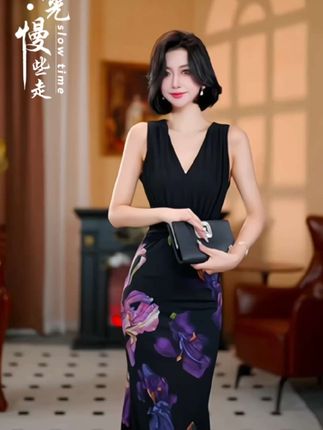 尤克菲儿原创设计连衣裙 #高级感穿搭 #美搭尽显女神范 #优雅气质 #显瘦连衣裙 #轻奢女装 @热点小助手