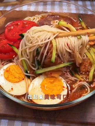 大热天的是真吃不下饭啊,就得意这冰凉爽口的朝鲜大冷面。#超好吃 #美食推荐 #冷面 #好吃到停不下来 #超便宜超划算