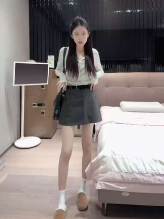 【小小101私人定制】新款短裙,西装面料的细腻质感,高腰设计修饰身形,防走光更安心✨👗 #抖音商城闪亮的大牌 #时尚穿搭#谁穿谁好看