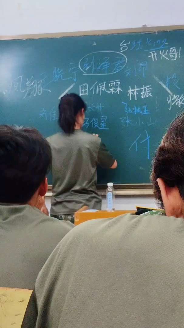 落落大方才是主旋律#新生自我介绍 #大学