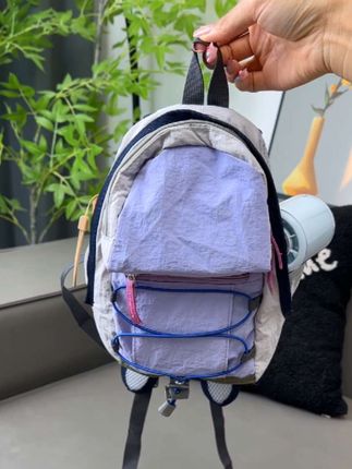 我发现啊,旅游出门的时候,带这种双肩包能够装很多日常用品,携带又方便。#双肩背包 #携带方便 #旅行包 #新款包包 #户外旅行