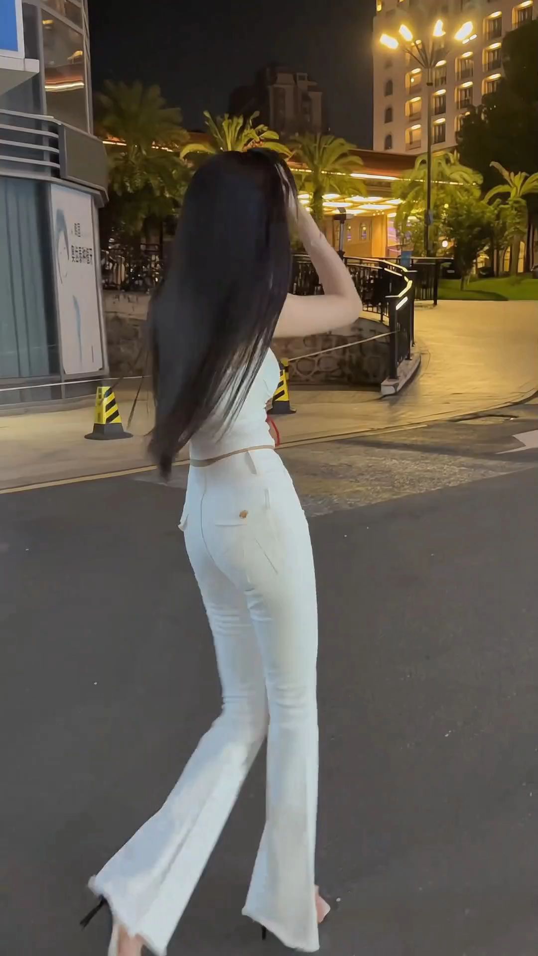 白色蝴蝶结少女微喇叭牛仔裤2025年夏季新款高腰修身提臀毛边长裤#牛仔裤 #美出高级感