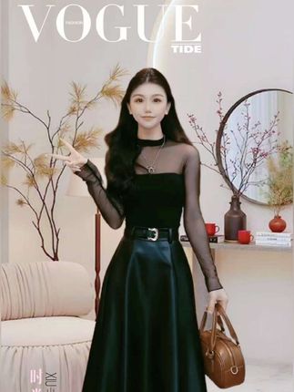网纱拼接纯欲风上衣女新款小众修身T恤独特超好性感小衫+皮裙套 #穿搭 #春秋穿搭 #新款穿搭 #优雅气质 #好物推荐  姐妹们答应我出去玩都去穿这套!真的太好看了!镂空网纱加皮裙真的绝了!腰部是松紧设计,裙子长度刚好遮住大腿最粗的地方,穿上显得身材很好,真的很显瘦。它这个网纱拼接很有质感,一点也不廉价,搭配皮裙又酷又飒,喜欢这种风格的姐妹可以试一下,拍照也很出片。