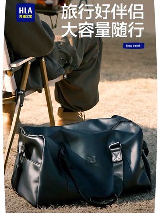 我每次出门都忍不住要夸一下这个旅行包,真的太好用了!它不仅轻巧便携,而且还是大容量的设计,还有干湿分离区,可以放洗漱用品或者脏衣服。不仅如此,它还贴心的做了斜挎设计,背上后非常稳当不会晃动,并且采用的是防水防刮的优质面料制成哦!#旅行包