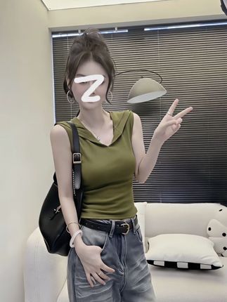 25年夏新款纯色韩版休闲通勤风纯欲连帽大V领设计显瘦修身背心T恤#高级感穿搭 #穿搭分享 #辣妹穿搭 #健身穿搭 #显瘦穿搭