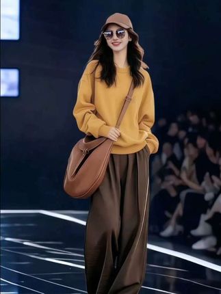 #创作灵感  #秋冬穿搭新鲜感在线 #小个子初秋显瘦穿搭 #晒晒我的秋日穿搭 #休闲套装