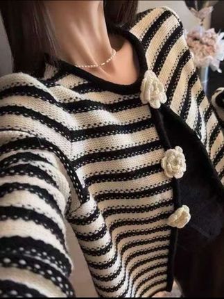 重工立体山茶花小香风毛衣外套女2025春季条纹钩花针织开衫上衣#今日穿搭 #显瘦搭配 #温柔穿搭