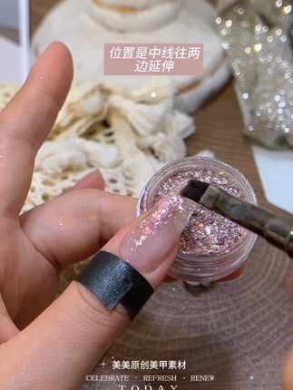 素材的晕染铺法,温柔高级感立刻呈现#美甲💅 #爆闪美甲 #温柔美甲#美甲教程