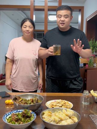 咱们这个荼除了孕妈妈和婴幼儿不能喝其他人群咱们都可以,你看咱们要大吃大喝的;还怕自己后悔,它是淡淡的那种清香,而且还没有什么怪味全部是中某的一些配方,没有科技与狼活,想体验的下方链接就赶快去拍,安排起来,#好喝不贵经济实#好物推荐🔥