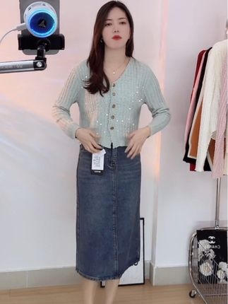 小香风轻奢亮片针织开衫女亮闪闪V领薄毛衣外套长袖早春chic上衣#温柔风穿搭 #今日穿搭 #甜美穿搭 #女装穿搭
