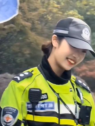 搞笑 #交警执法现场 #遵守交通安全规则