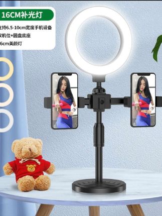 九块九双击为手机支架,还加一个补光灯,可以同时夹两个手机,一个手机直播,一个手机看数据。usb插头可以直接插电,也可以插充电宝,有三色光源,暖光、白光。中性光它这个亮度#梅花#直播支架