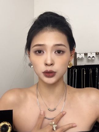 复古法式弧型水滴耳钉 太美啦!#时尚饰品 #美出高级感 #强烈推荐 #耳饰分享