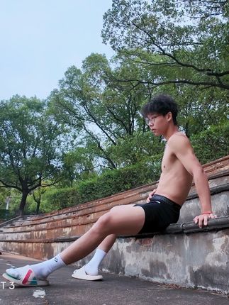 #体育生 #黑皮体育生 #体育生的腿 #185体育生 #体育生日常