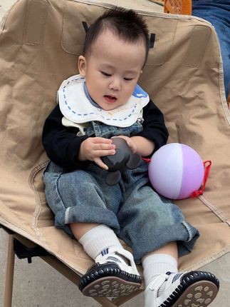 谁还没有个帅帅气气的鹅子呀,九个月18斤 身高75厘米#宝宝秋季穿搭 #幼崽成长记 #人类幼崽成长记