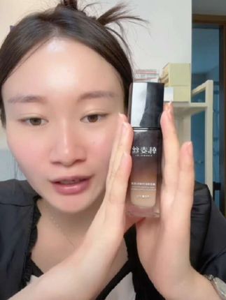 三妹一直在用的的粉底液,而且也卖了五六年,它防水防汗不易脱妆,真的很好用,有需要的赶紧点击下方小黄车入手吧#粉底液 #粉底液推荐 #美妆分享 #女生必备 #自用好物推荐