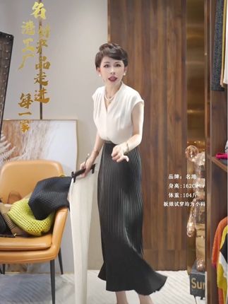 这样穿太显瘦了吧?一条春夏秋三季可穿的半身裙,三压褶工艺,上身显瘦30斤,包容性强,穿出好身材#高级感穿搭 #穿出高级感 #显高显瘦 #女装 #减龄气质