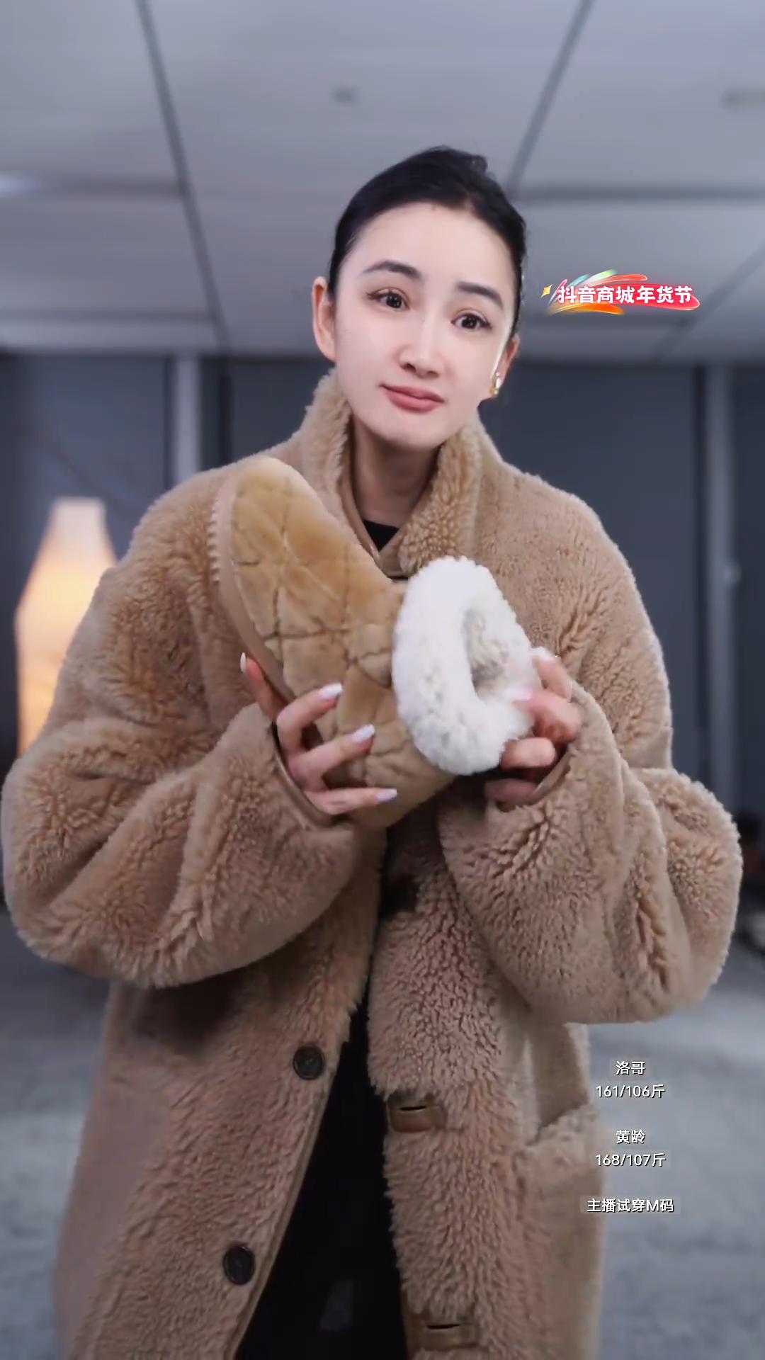 AP洛哥44236XX羊毛松紧口电绣保暖时尚百搭防滑雪地靴#洛哥 #时尚百搭 #秋冬必备 #品质鞋子 #防滑雪地靴