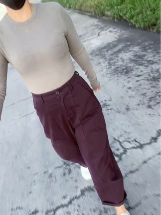 圈子越来越小,话也越来越少,有人称之为成熟,有人称之为孤独,而我觉得这叫看透,独处是为了不陪别人演戏,不争是为了放过自己的内心,生命几许要遵从自己,圈小、事少、挺好;一个人最好的状态就是孤独、安静、自由且清醒...#穿搭