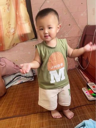 音乐一响,爬起来就跳,一岁多宝宝跳的不是舞是开心😂#人类幼崽 #萌娃跳舞#跟着节奏嗨起来 #爱跳舞的宝宝