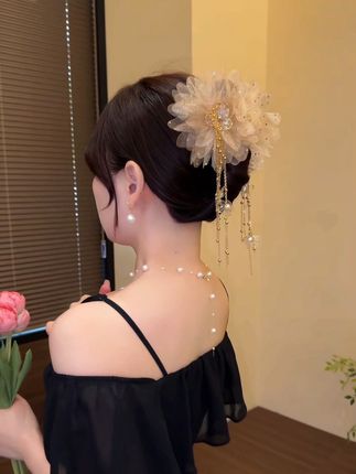 夏天穿裙子、旗袍戴这个花苞流苏抓夹太美太温柔啦#美出高级感 #抓夹 #发型教程 #头饰发饰真的很加分