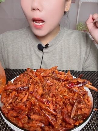 香辣脆贵州特产,不咋辣但特别香,越嚼越香吃不够 ) #辣椒脆香辣酥#美食 #下饭菜 #美食解压 #美食视频