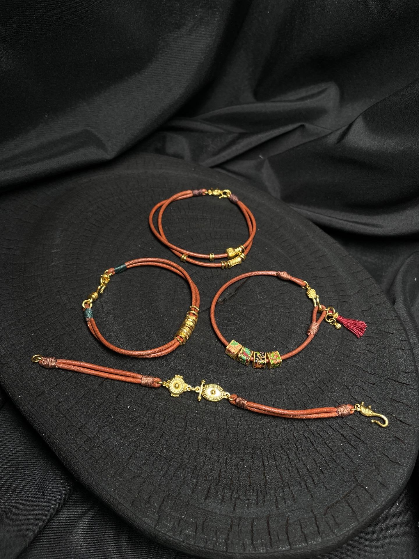 设计款黄金牛皮手绳。@禾乐珠宝黄金定制  #黄金手链 #黄金编绳 #手工金 #黄金按克卖 #黄金首饰