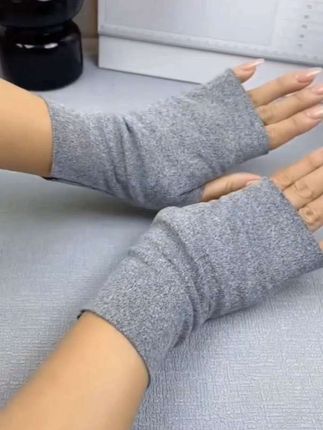 男女新款的护手腕的手套办公写字不冻手,柔软又保暖#保暖手套 #半指手套
